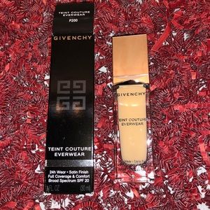 P200- Givenchy Tient Couture Everwear Foundation